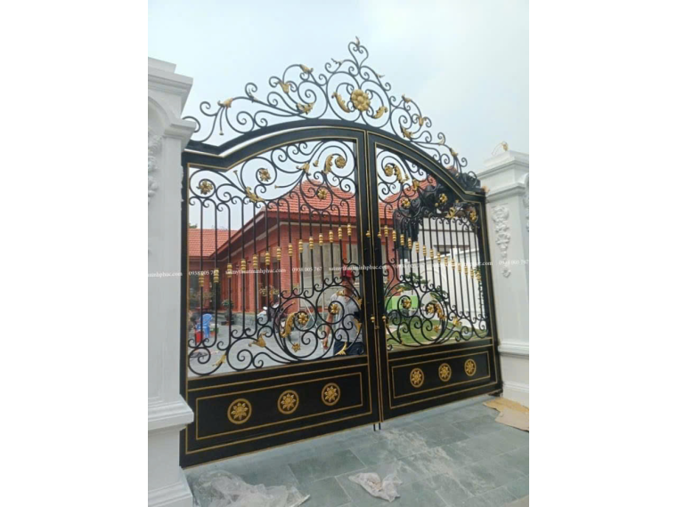 CỬA CỔNG 2 CÁNH CỔ ĐIỂN