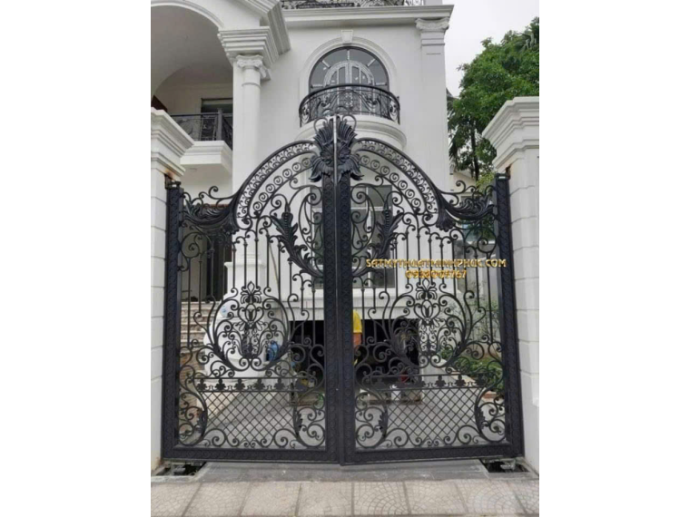 CỬA CỔNG 2 CÁNH CỔ ĐIỂN