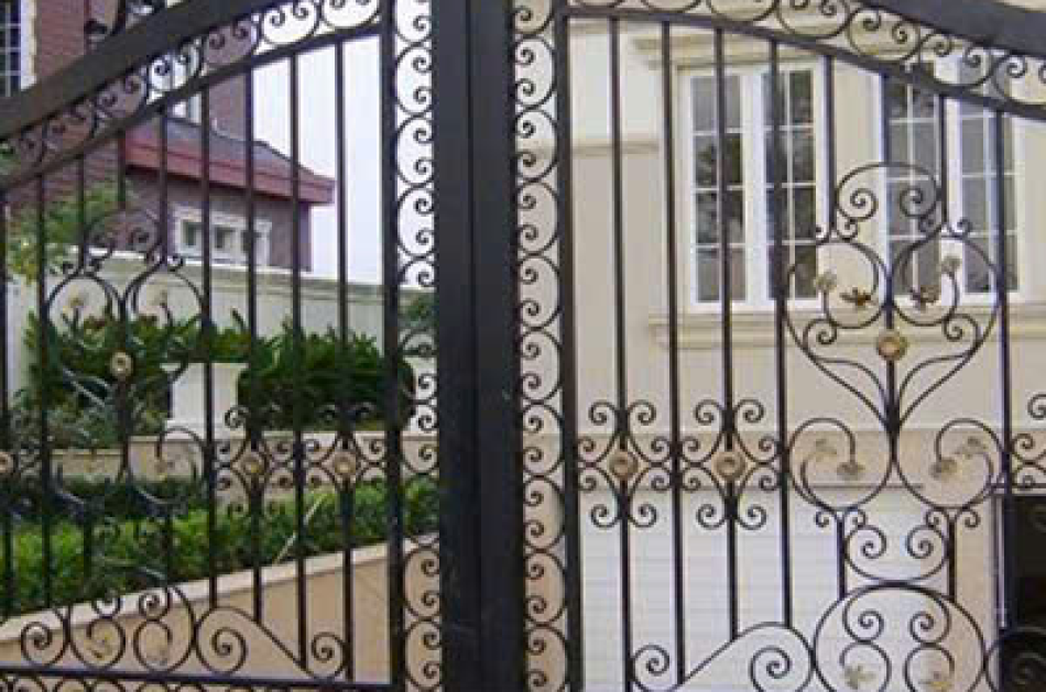 CỬA CỔNG 2 CÁNH CỔ ĐIỂN