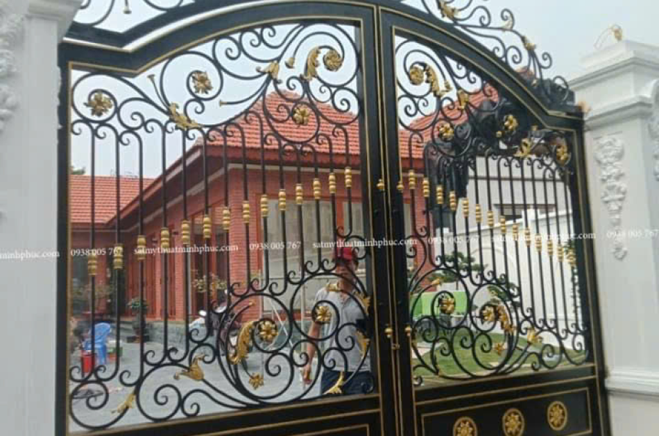CỬA CỔNG 2 CÁNH CỔ ĐIỂN