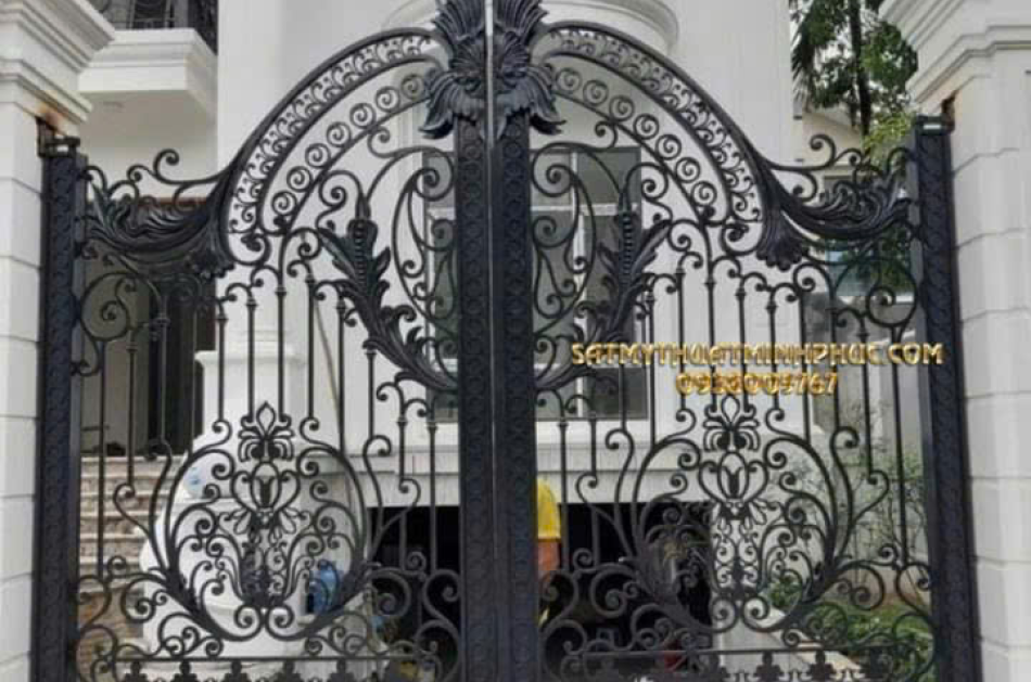 CỬA CỔNG 2 CÁNH CỔ ĐIỂN
