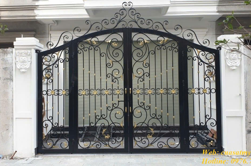 CỬA CỔNG 2 CÁNH CỔ ĐIỂN