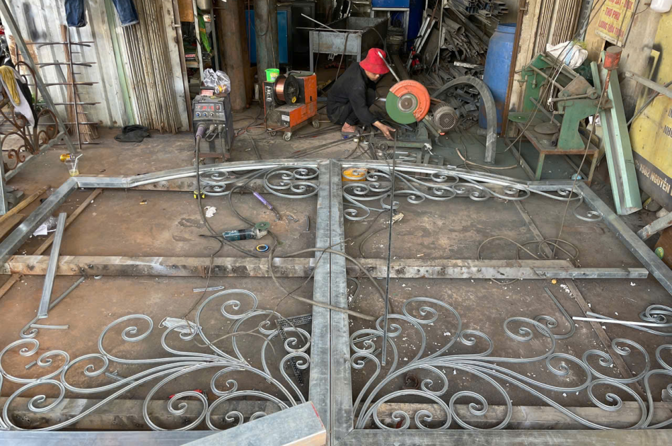 CỬA CỔNG 2 CÁNH CỔ ĐIỂN
